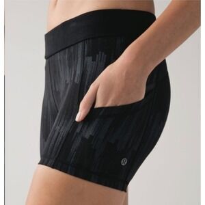 Lululemon What The Sport Short Full-On Luxtreme Scratch Match Black Multi Size 4